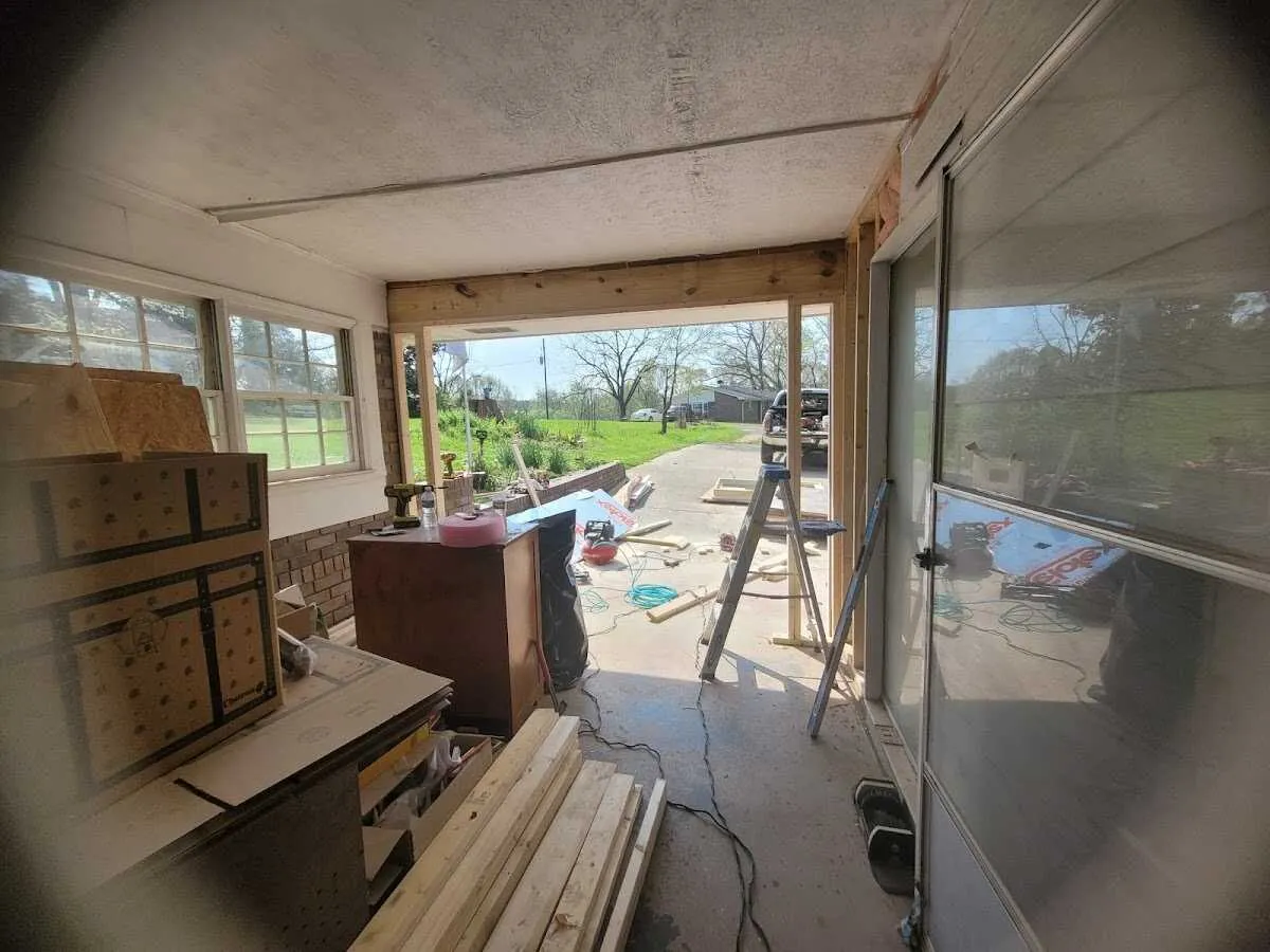 Air movers and dehumidifier for Water Mitigation Services in Windsor Locks